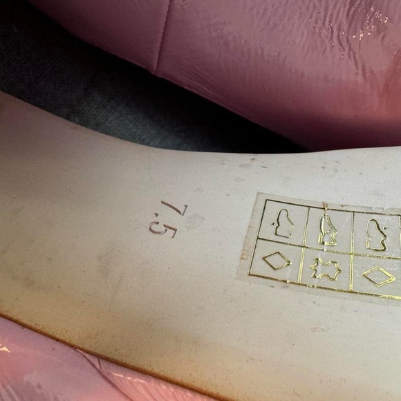 Jeffrey Campbell Chillin Platform Mary Jane Pump
PINK CRINKLE PATENT - Picture 6 of 9